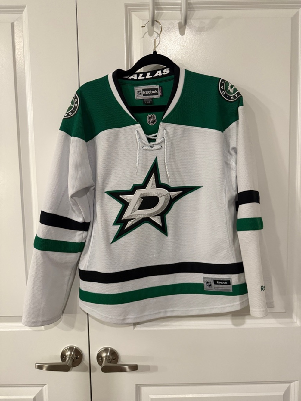Lightly worn Reebok White Green Dallas Stars NHL Hockey Jersey size L